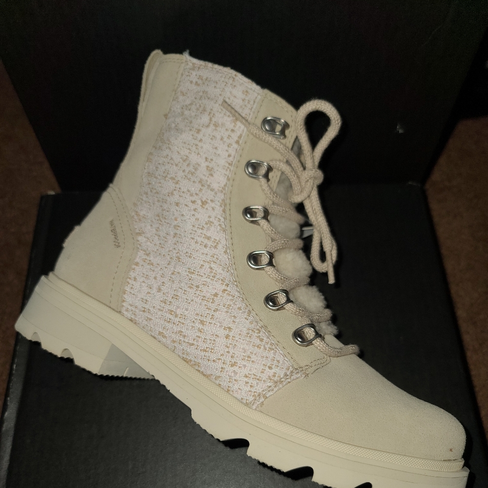Sorel Boots - Picture 6 of 16